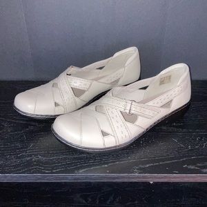 Women’s Clark’s Ivory Shoes 9 1/2